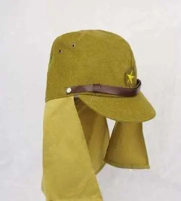 日军为何要在帽子上挂两块布?专家:此举可以少死10万人!(图1) 1.jpg