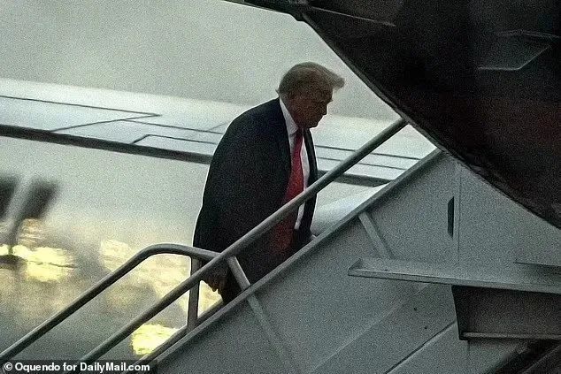 全球轰动!川普自首 监狱大头照一夜爆火!各种周边光速上架 真正的商机终于来了...(图1) 16.jpg