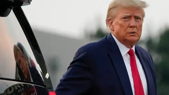 全球轰动!川普自首 监狱大头照一夜爆火!各种周边光速上架 真正的商机终于来了...(图18) 33.jpg