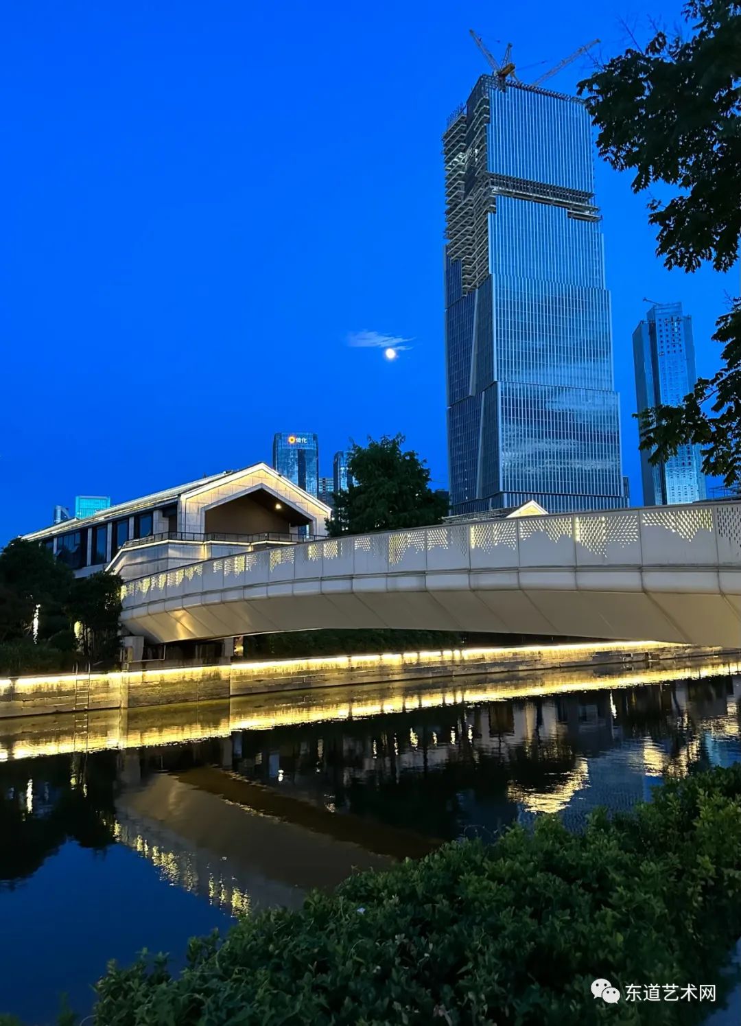 公园夜形象,光影共争辉一一岑国荣摄影(图3) 3.jpg