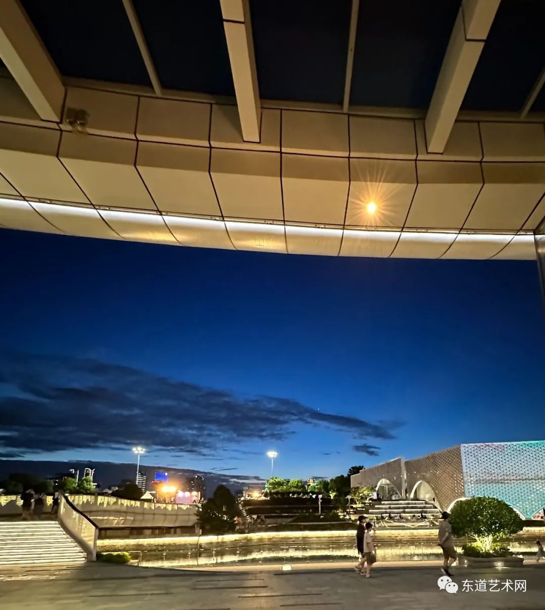 公园夜形象,光影共争辉一一岑国荣摄影(图5) 5.jpg