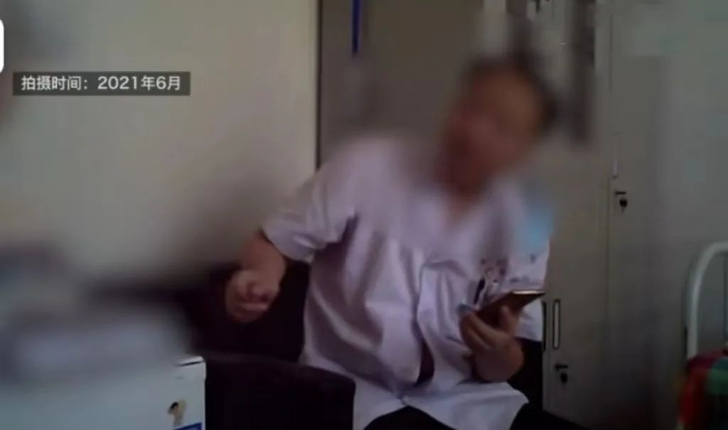 收受现金淡定数钱,西安2医生被停职调查(图1) 1.jpg