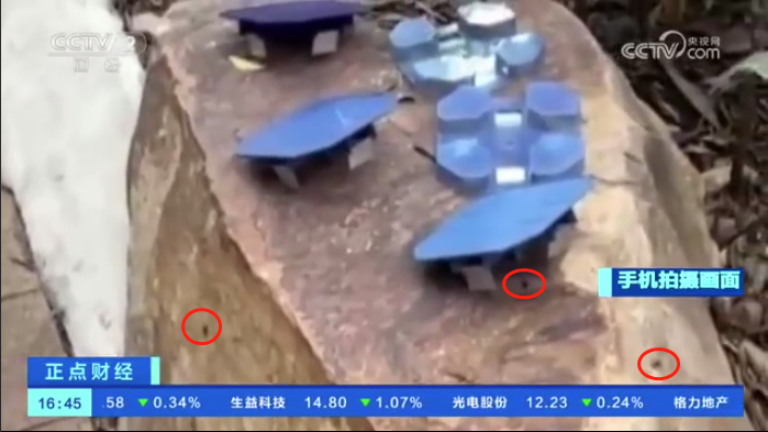 老人往海中“放生”桶装水和馒头(图2) 13.png