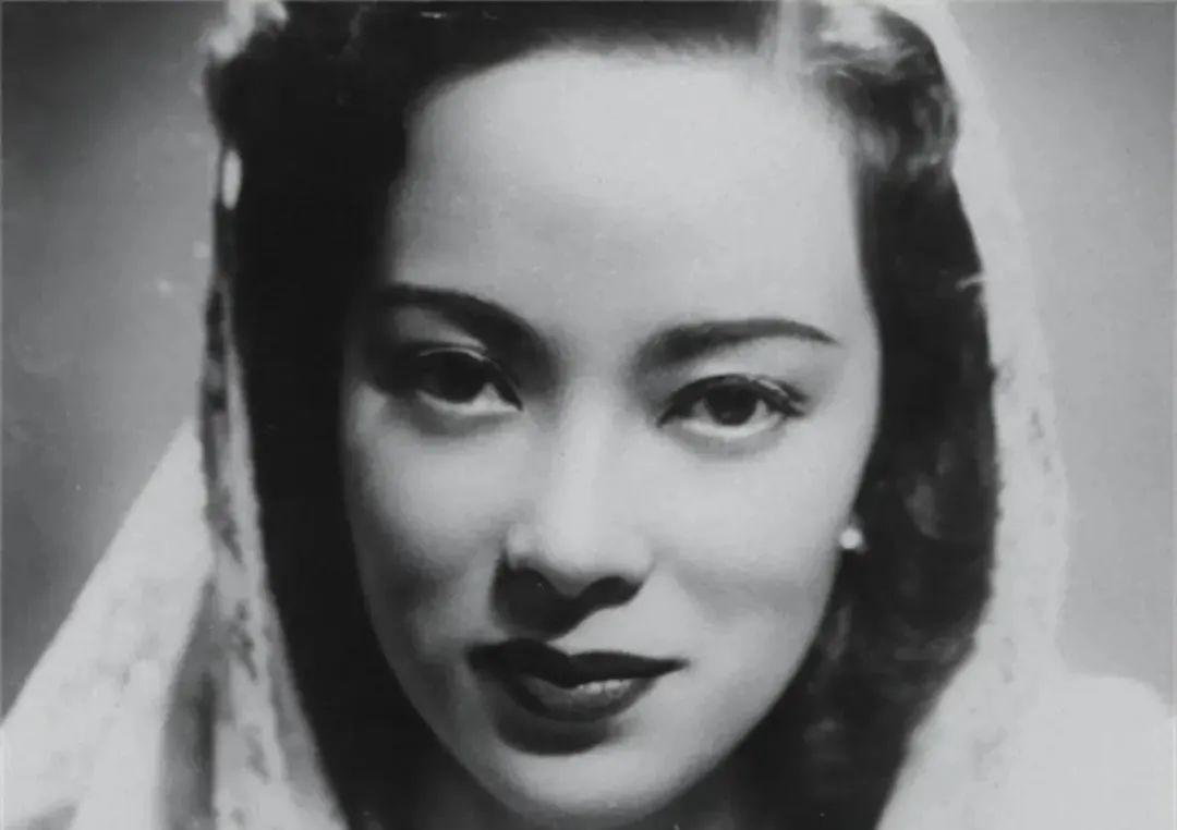 女汉奸李香兰被判死刑,行刑前她解开胸口扣子,掏出一张纸,法官看后直接将她释放(图3) 8.jpg