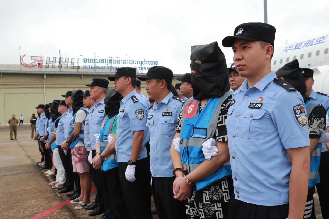 179名从事虚假投资理财类电信网络诈骗的犯罪嫌疑人从老挝被押解回国(图2) 12.jpg