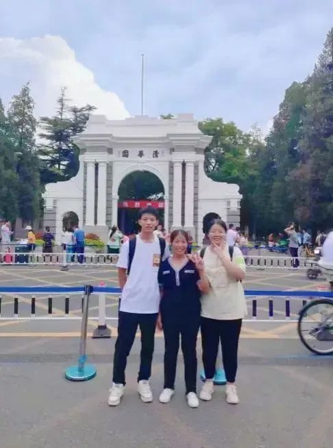 小伙逆境圆梦清华!他背着妈妈偷偷买了票…(图1) 14.jpg