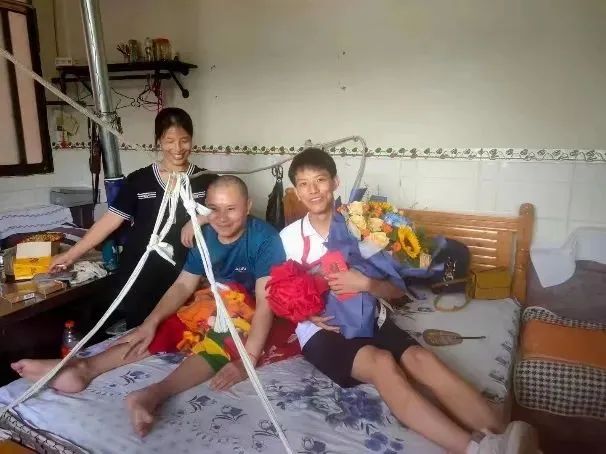 小伙逆境圆梦清华!他背着妈妈偷偷买了票…(图2) 15.jpg