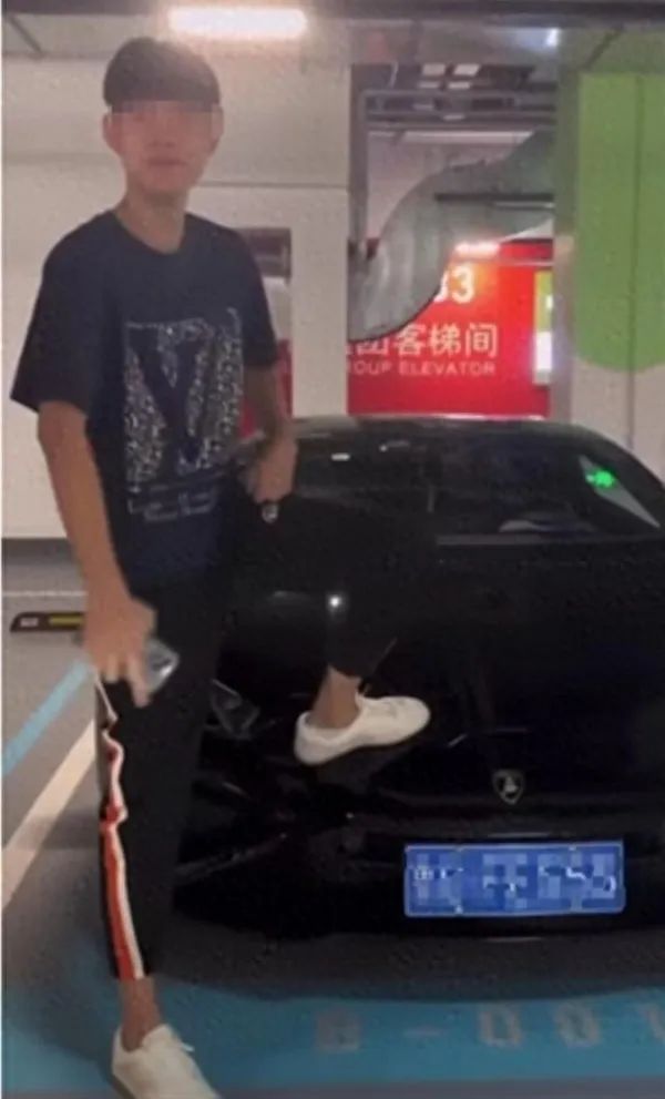 山东15岁少年踩豪车,车主:维修费近18万,绝不和解(图1) 2.jpg