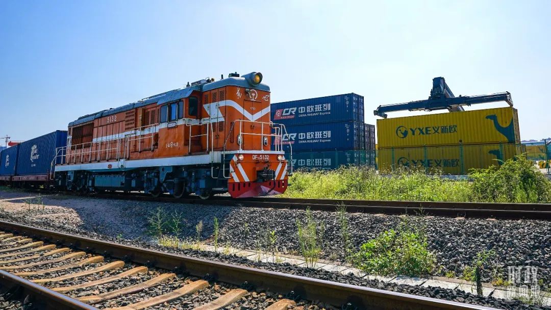 在国庆招待会上,习近平强调“团结就是力量,信心赛过黄金”(图12) 25.jpg