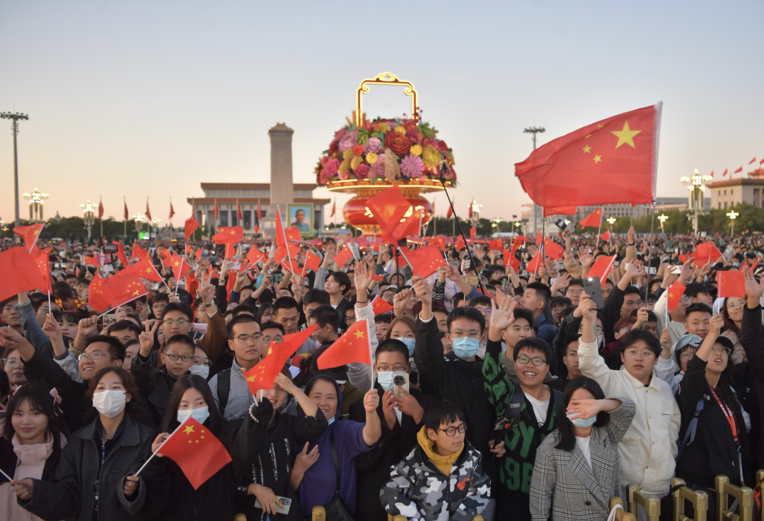 “兵马俑都被挤到没地方站了”(图1) 1.png