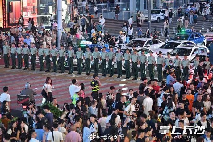 “兵马俑都被挤到没地方站了”(图6) 6.jpg