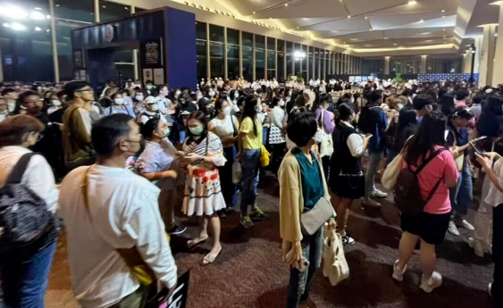 泰国枪击案更多细节曝光:死伤中国游客均为免签入境者!凶手成绩优异、沉迷射击游戏枪法娴熟…(图1) 1.png