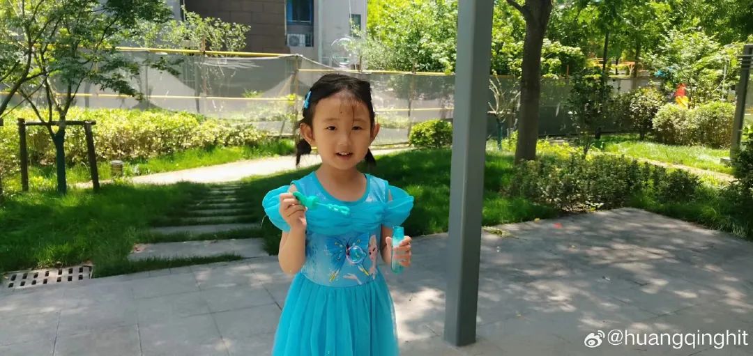 上海警方通报“4岁女童海滩走失”:疑消失在海浪中(图1) 1.jpg