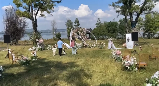 “一颗螺丝钉也没留下!”婚礼场地被村民连夜搬空?当地回应(图3) 3.png