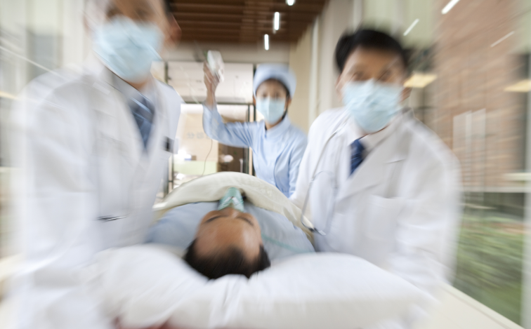 博主称“旅游订不到房可挂急诊号在医院过夜”(图9) 16.png