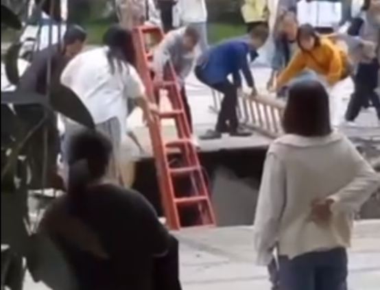 四川一中学操场发生塌陷,14名学生掉入化粪池!最新消息→(图1) 5.png