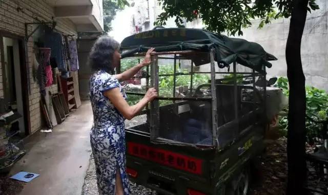 广西怪大叔"男扮女装"20多年,得知真相后网友泪目:他才是真男人(图5) 21.jpg