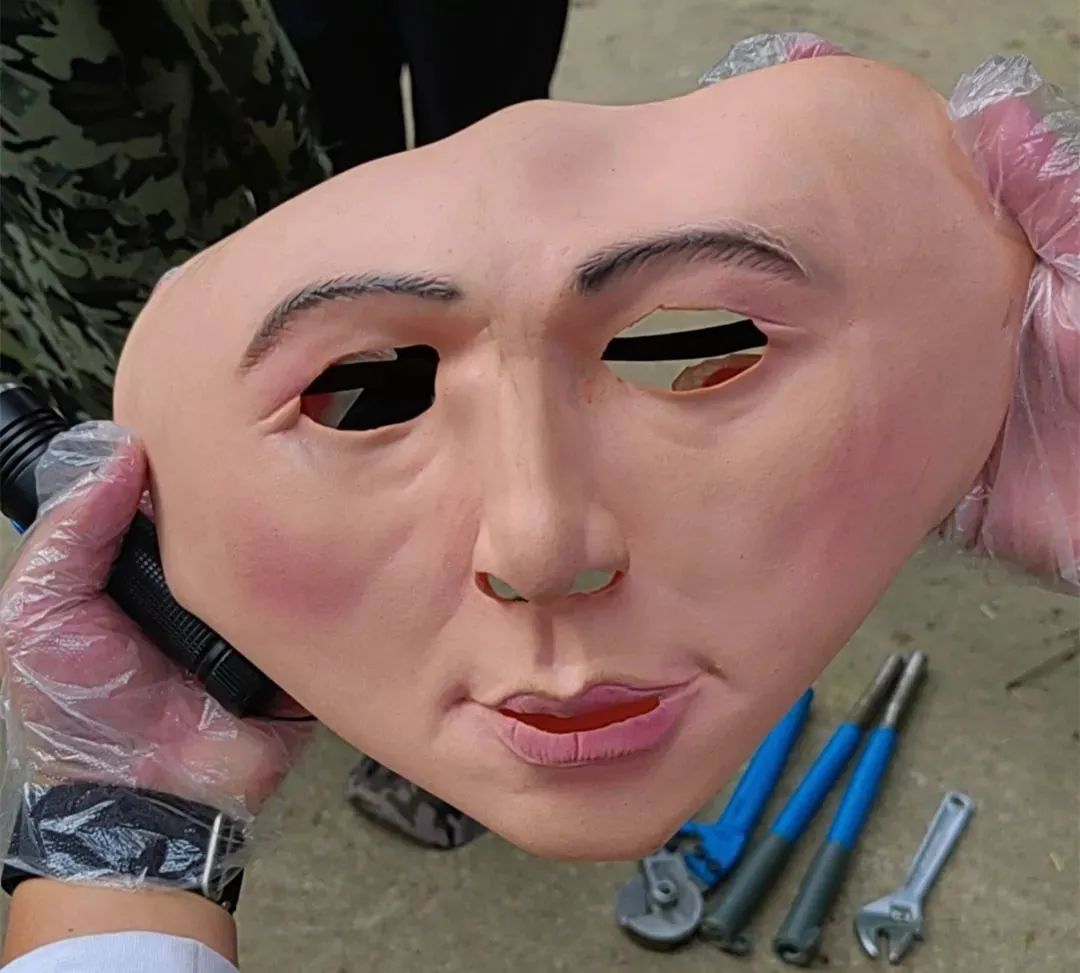 “易容术”现江湖?河南男子戴“人皮面具”盗窃(图1) 1.jpg