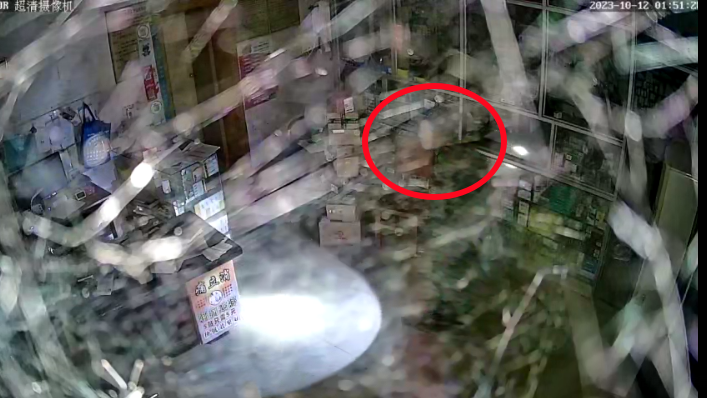 “易容术”现江湖?河南男子戴“人皮面具”盗窃(图4) 4.png