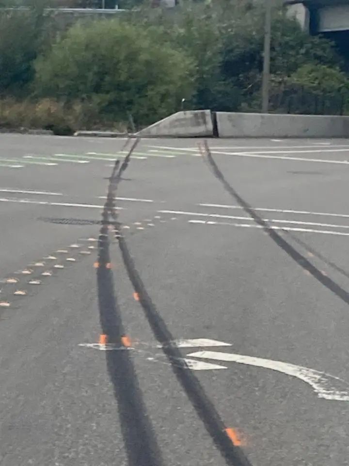 26岁中国女子在美国涉嫌酒驾,致同车男子身亡后逃逸回国!男子亲友称,她事后对所有人隐瞒消息(图2) 22.jpg