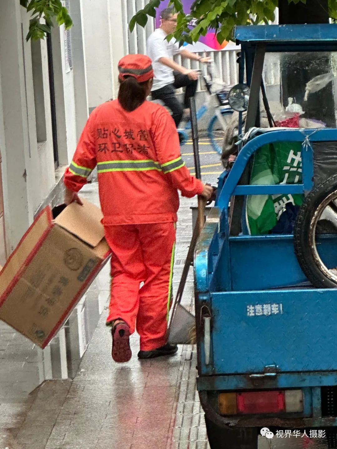 城市美容师:忙碌的身影和多彩的工具(图3) 3.jpg