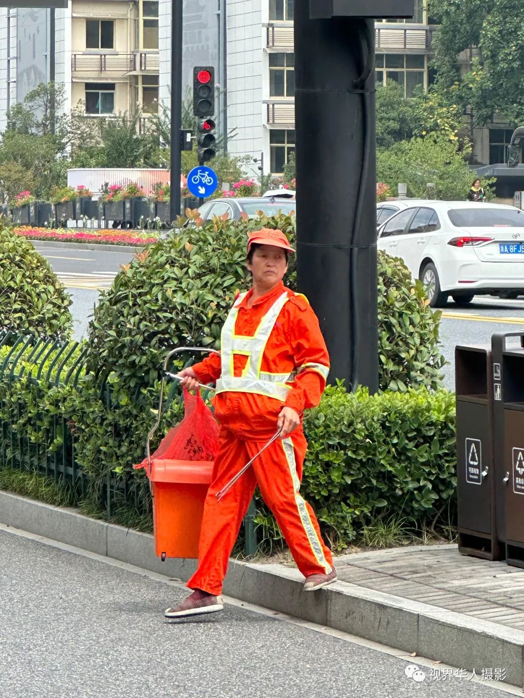 城市美容师:忙碌的身影和多彩的工具(图5) 5.jpg