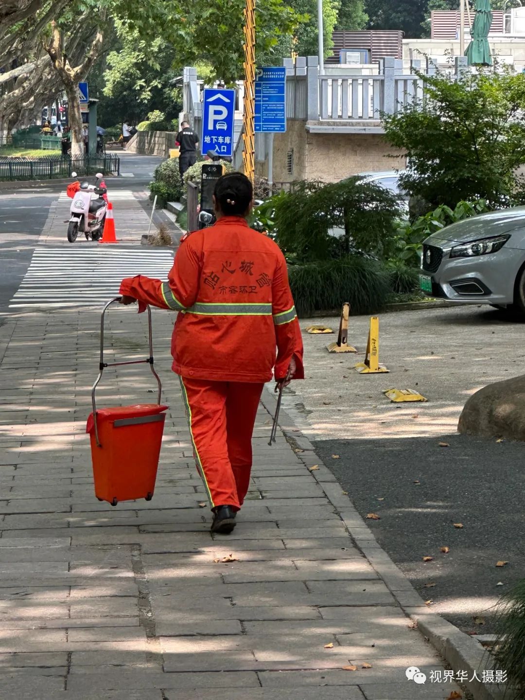 城市美容师:忙碌的身影和多彩的工具(图13) 13.jpg