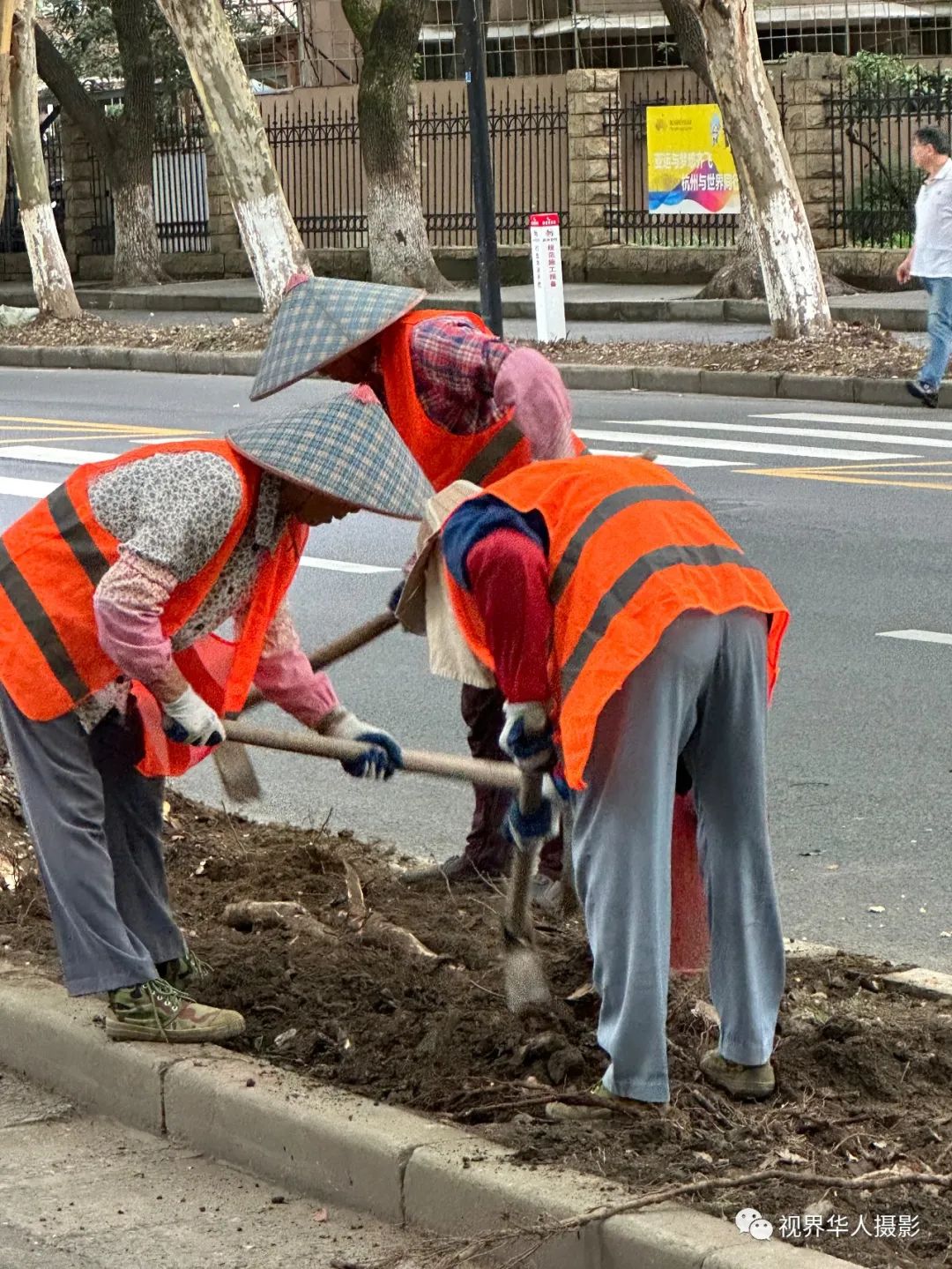 城市美容师:忙碌的身影和多彩的工具(图20) 20.jpg