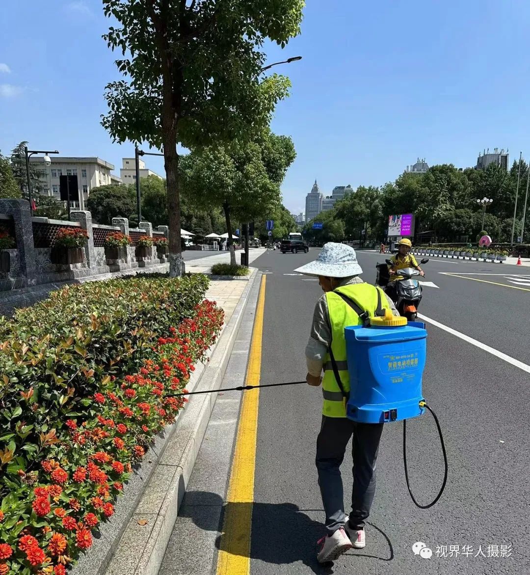 城市美容师:忙碌的身影和多彩的工具(图25) 25.jpg