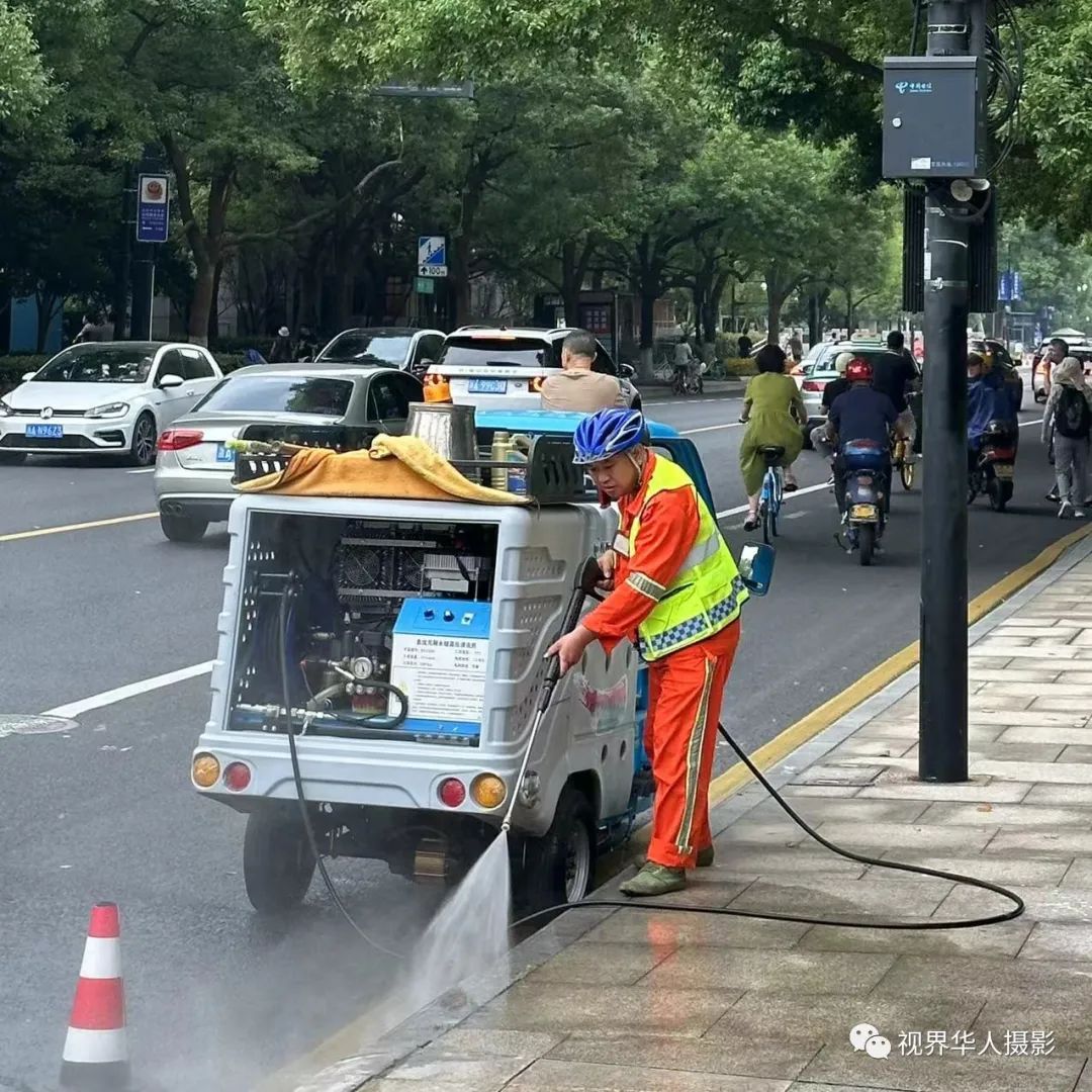 城市美容师:忙碌的身影和多彩的工具(图26) 26.jpg