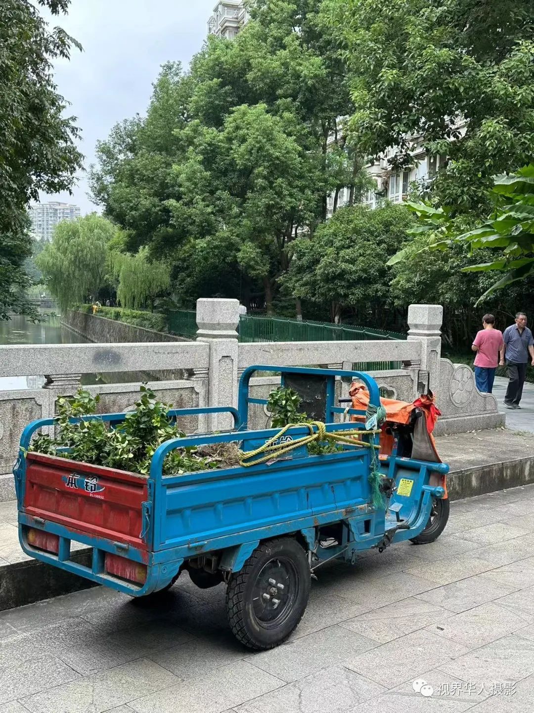 城市美容师:忙碌的身影和多彩的工具(图43) 45.jpg