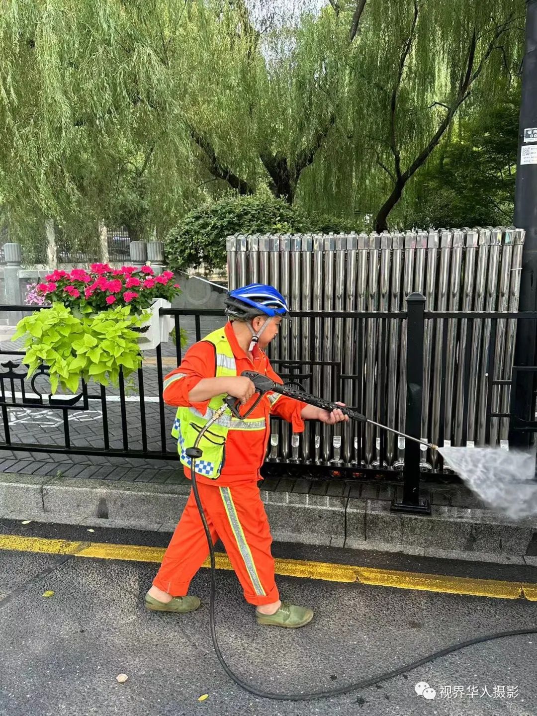 城市美容师:忙碌的身影和多彩的工具(图39) 41.jpg