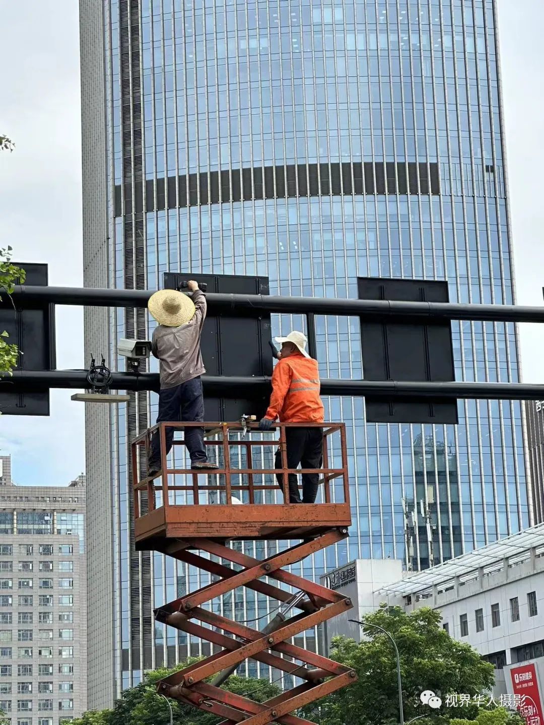 城市美容师:忙碌的身影和多彩的工具(图48) 50.jpg