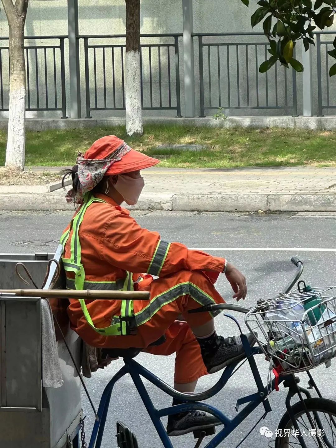 城市美容师:忙碌的身影和多彩的工具(图50) 52.jpg