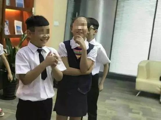 9岁儿子被捅12刀离世,他不理发、不刮胡子,不接受道歉与赔偿,在殡仪馆守了儿子半年(图5) 7.jpg