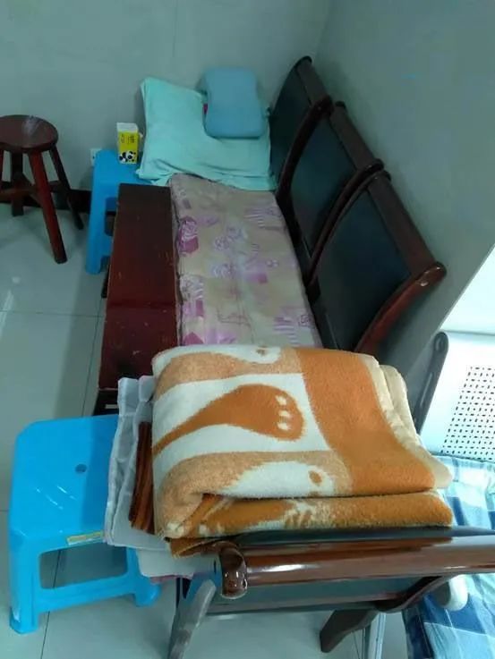 9岁儿子被捅12刀离世,他不理发、不刮胡子,不接受道歉与赔偿,在殡仪馆守了儿子半年(图8) 10.jpg