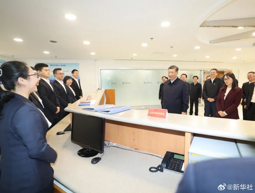 习近平在上海考察调研(图4) 18.jpg