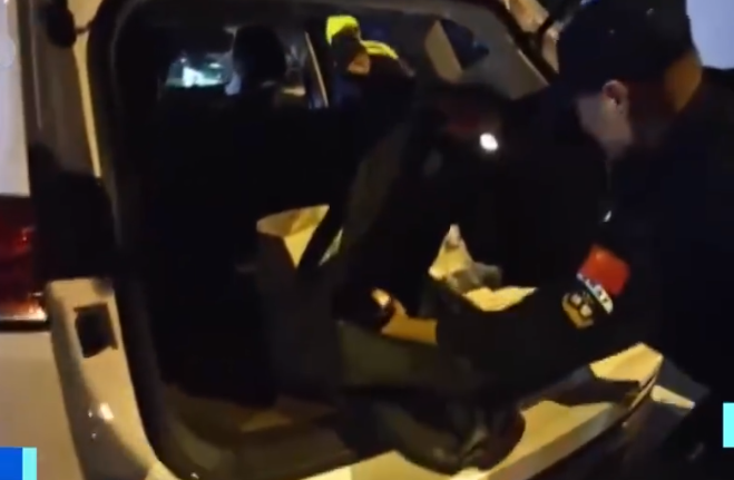 男子取现50万元当街被抢!报警追回后,警察把他也抓了……(图5) 5.png