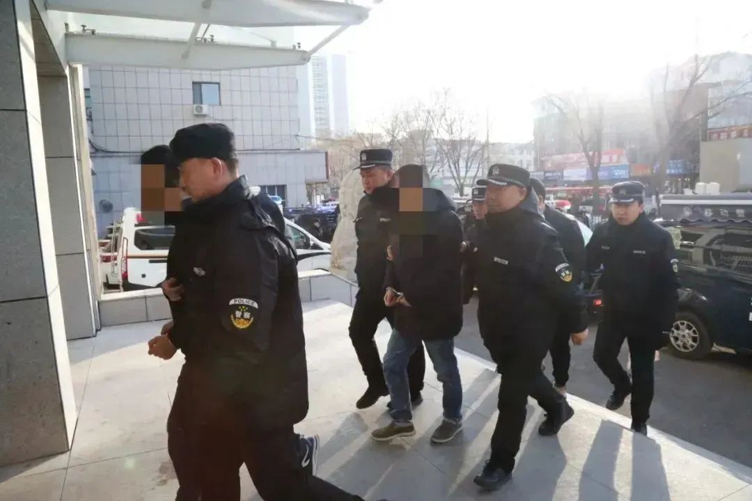 特大网络组织淫秽表演案告破!涉女主播4000人(图4) 15.jpg