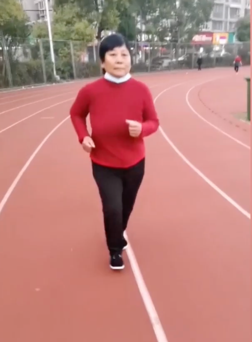 为捐肾救子,她日跑8公里,四个月减重20斤……(图2) 7.png