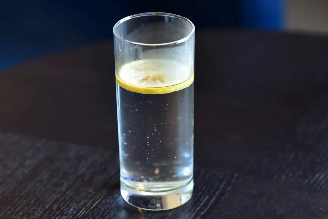 一升瓶装水中竟有24万个塑料颗粒?入侵大脑后,这种病风险大大增加!(图6) 37.jpg