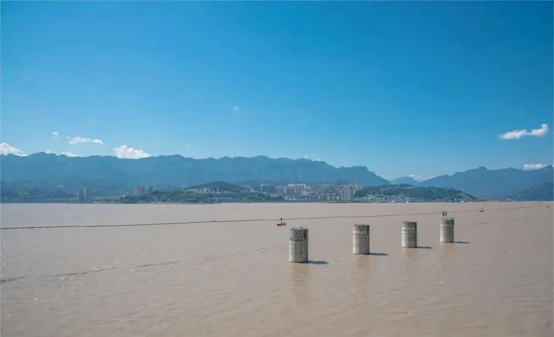 三峡大坝建成17年,已经淤积18亿吨泥沙,持续会导致什么情形?(图3) 3.jpg