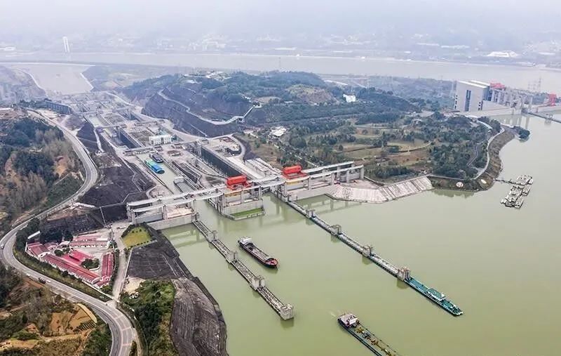 三峡大坝建成17年,已经淤积18亿吨泥沙,持续会导致什么情形?(图4) 4.jpg