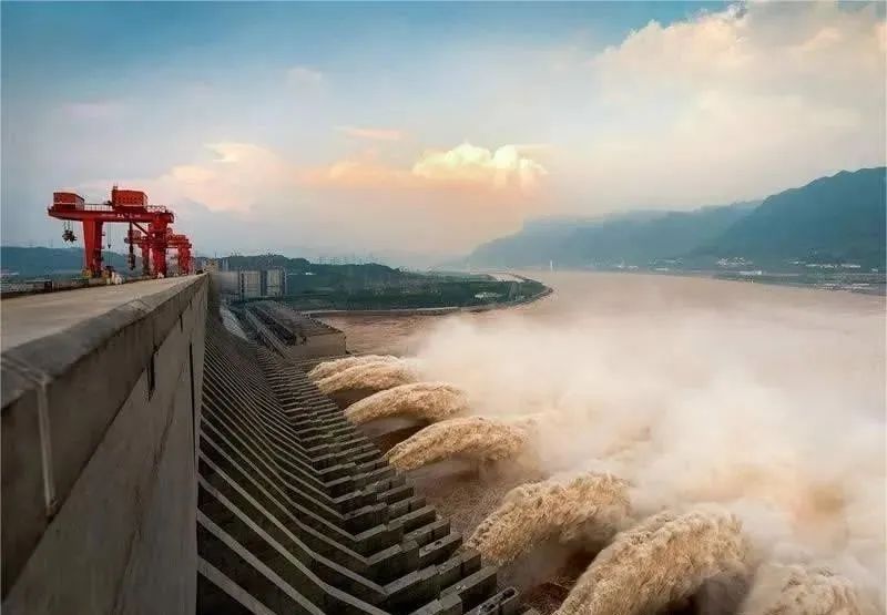 三峡大坝建成17年,已经淤积18亿吨泥沙,持续会导致什么情形?(图7) 7.jpg