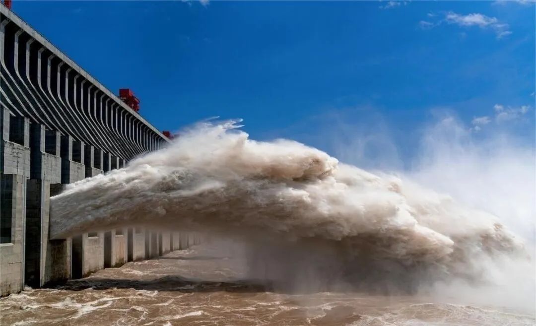 三峡大坝建成17年,已经淤积18亿吨泥沙,持续会导致什么情形?(图8) 8.jpg
