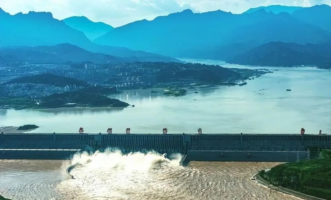 三峡大坝建成17年,已经淤积18亿吨泥沙,持续会导致什么情形?(图9) 9.jpg