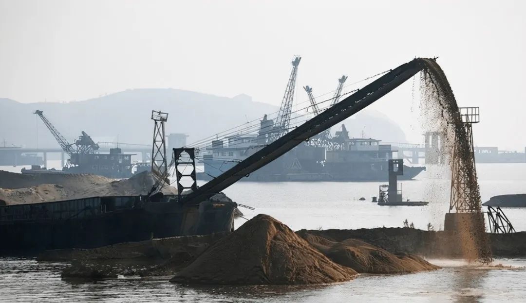 三峡大坝建成17年,已经淤积18亿吨泥沙,持续会导致什么情形?(图14) 14.jpg