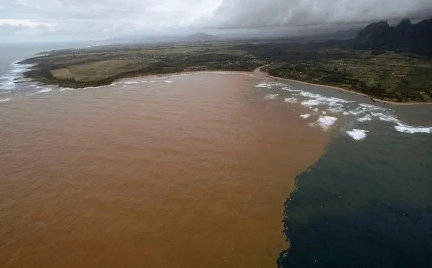 三峡大坝建成17年,已经淤积18亿吨泥沙,持续会导致什么情形?(图16) 640.jpg