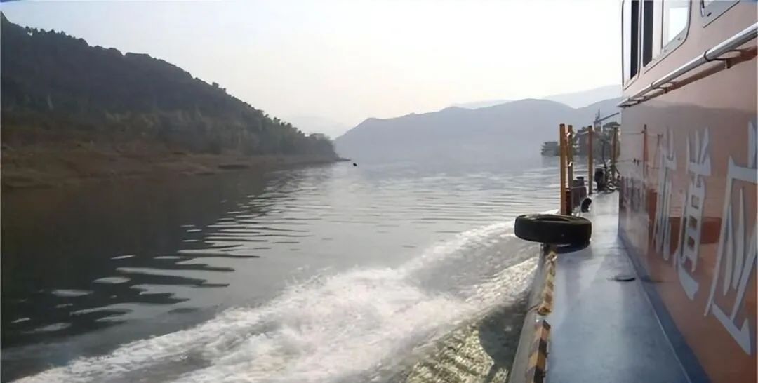 三峡大坝建成17年,已经淤积18亿吨泥沙,持续会导致什么情形?(图17) 640.jpg