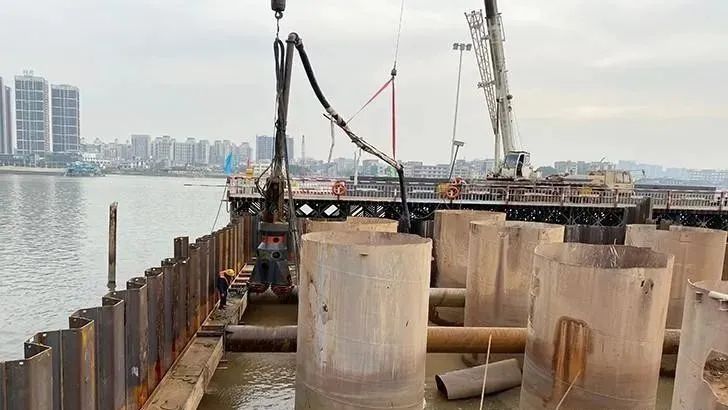 三峡大坝建成17年,已经淤积18亿吨泥沙,持续会导致什么情形?(图22) 640.jpg